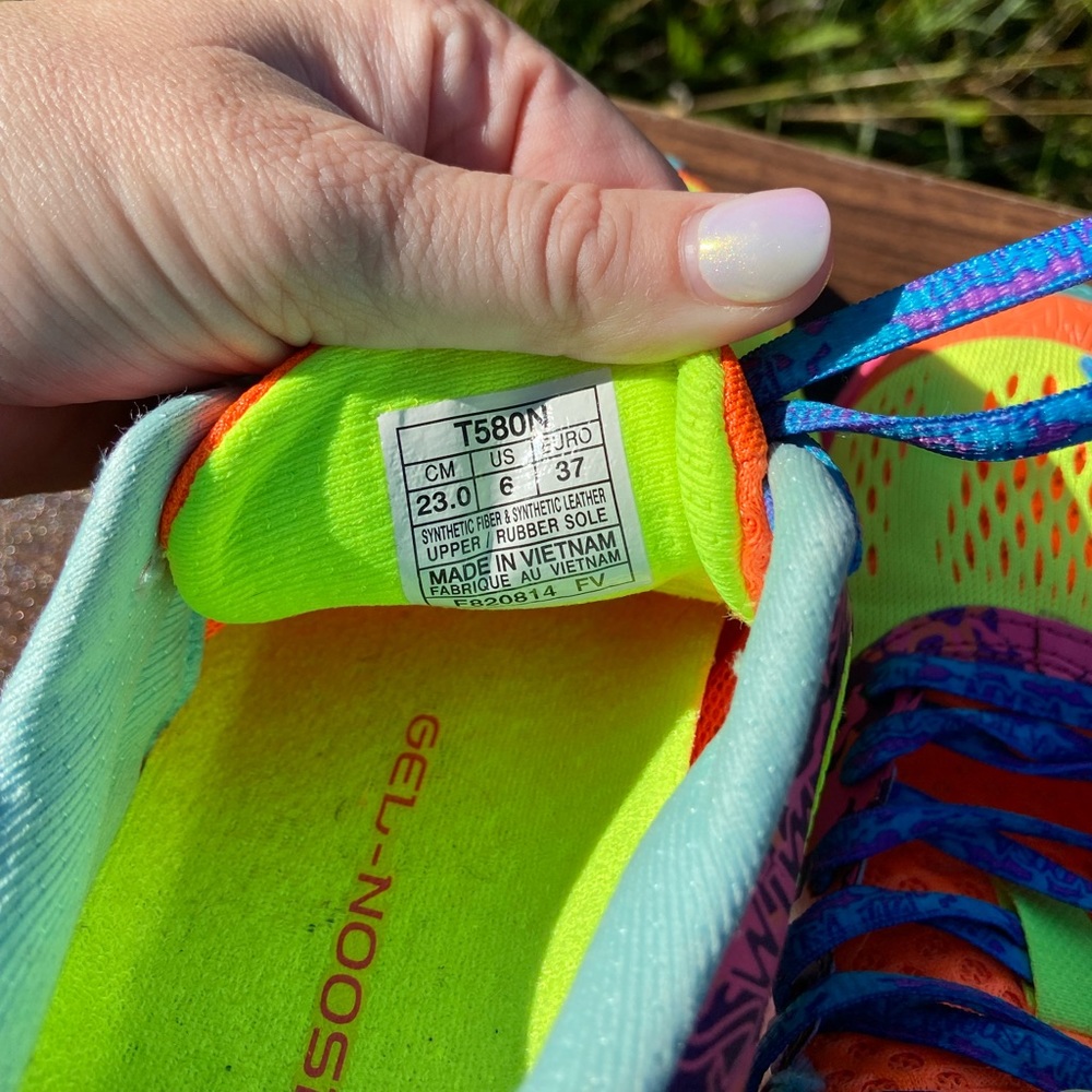 ASICS running shoes - Picture 2 of 4